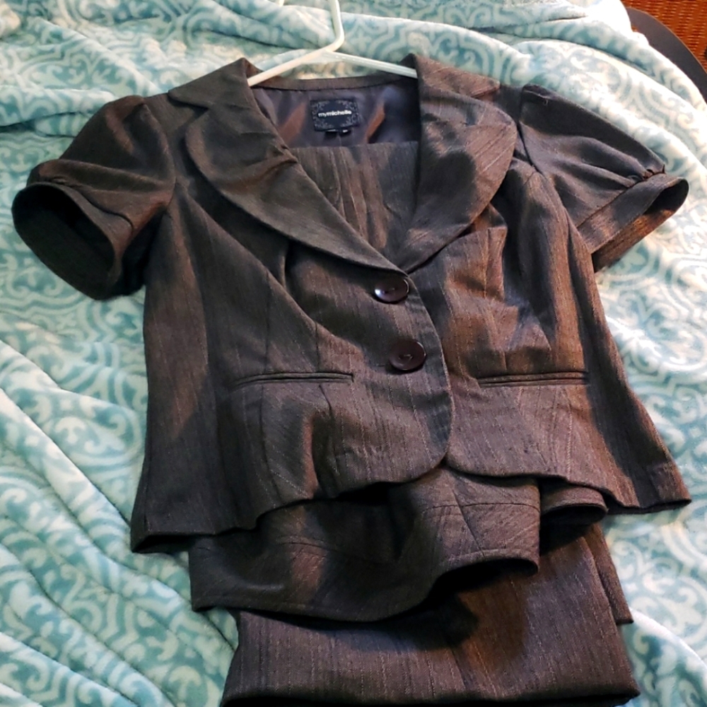 Pants suit
